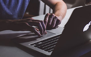 开云体育-FNC逆转SHR，Faker高光表现：电竞战场上的传奇瞬间