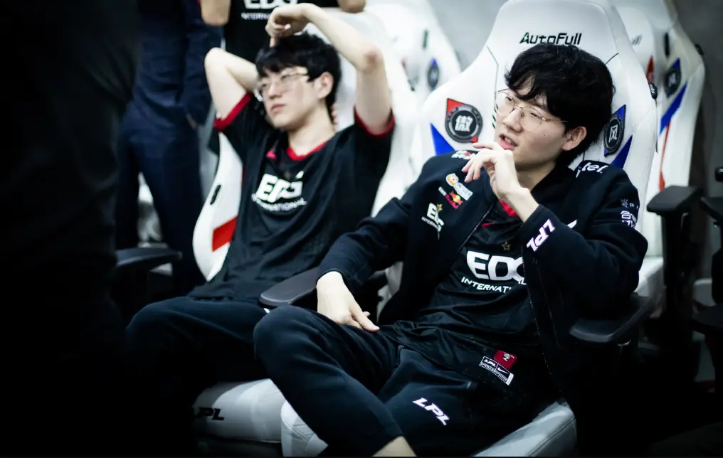 开云体育APP下载-NS险胜EDG，Meiko团战一打五焦点之战八强赛，技惊四座的简单介绍