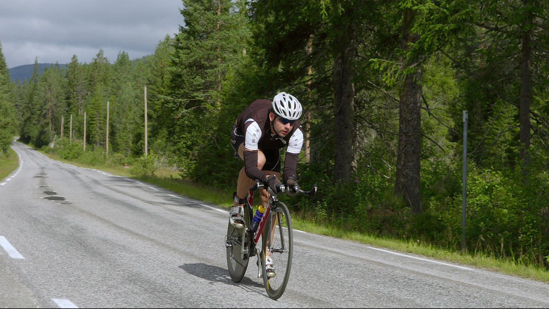 当深圳队用CBA节奏锁死灰熊，库里却在欧冠决赛上演篮球魔术